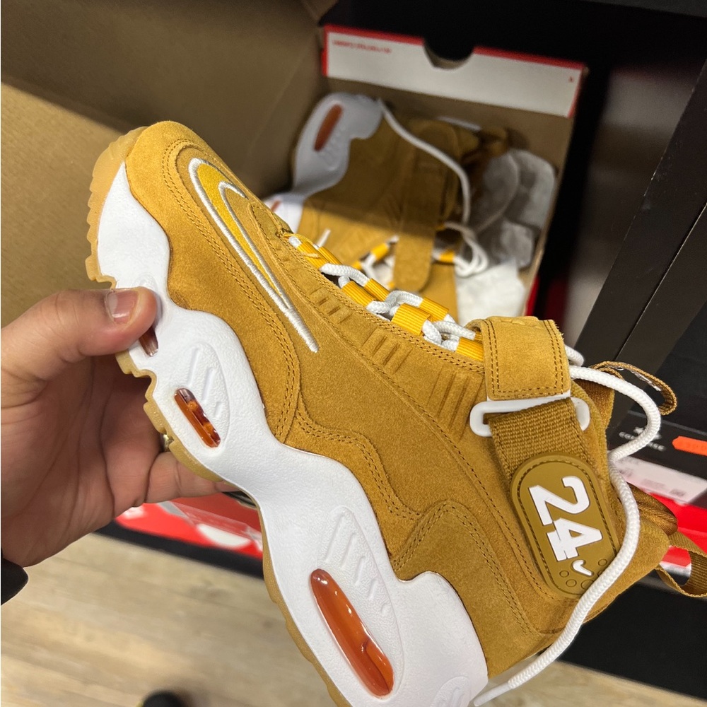 AIR GRIFFEY MAX 1 WHEAT (size 6)